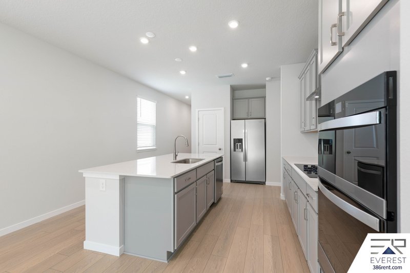 BRAND NEW 3/2/2 IN SEMINOLE PALMS COMMUNITY property image