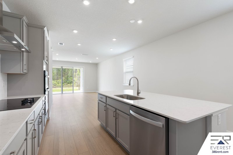 BRAND NEW 3/2/2 IN SEMINOLE PALMS COMMUNITY property image