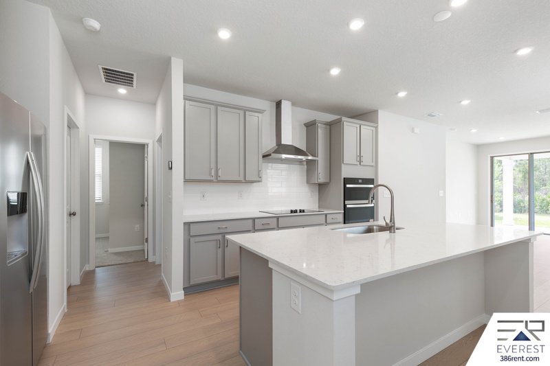 BRAND NEW 3/2/2 IN SEMINOLE PALMS COMMUNITY property image