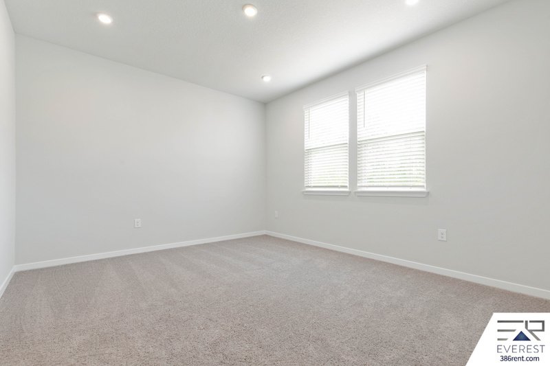 BRAND NEW 3/2/2 IN SEMINOLE PALMS COMMUNITY property image