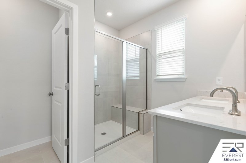 BRAND NEW 3/2/2 IN SEMINOLE PALMS COMMUNITY property image