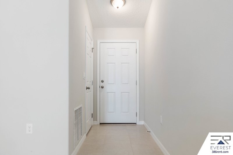 LIKE NEW 3/2/1 TOWNHOUSE ON A CUL DE SAC IN BEAUTIFUL SEMINOLE WOODS property image