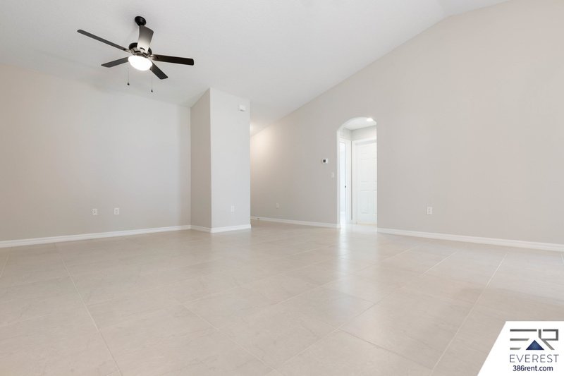 LIKE NEW 3/2/1 TOWNHOUSE ON A CUL DE SAC IN BEAUTIFUL SEMINOLE WOODS property image