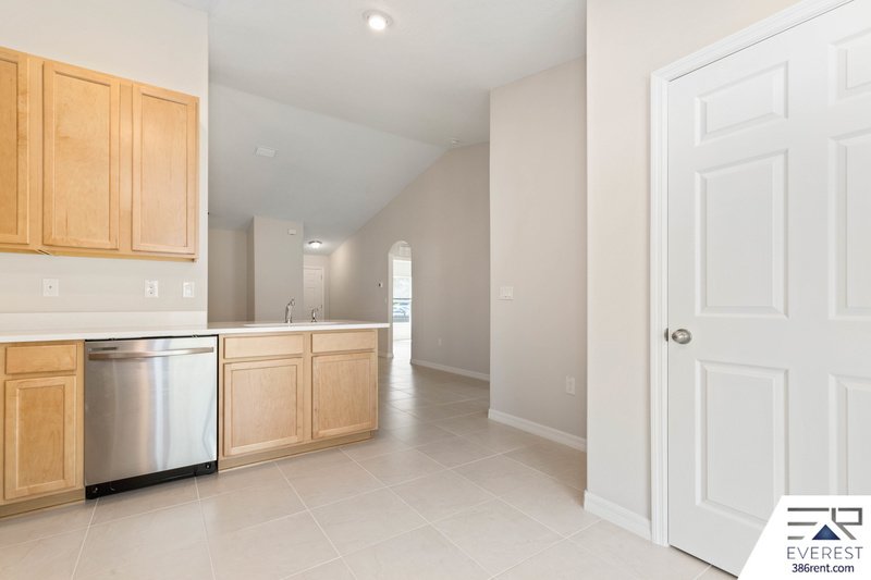 LIKE NEW 3/2/1 TOWNHOUSE ON A CUL DE SAC IN BEAUTIFUL SEMINOLE WOODS property image