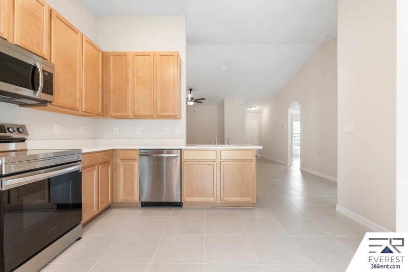 LIKE NEW 3/2/1 TOWNHOUSE ON A CUL DE SAC IN BEAUTIFUL SEMINOLE WOODS property image