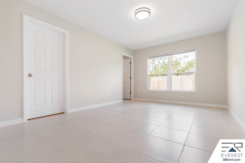 LIKE NEW 3/2/1 TOWNHOUSE ON A CUL DE SAC IN BEAUTIFUL SEMINOLE WOODS property image