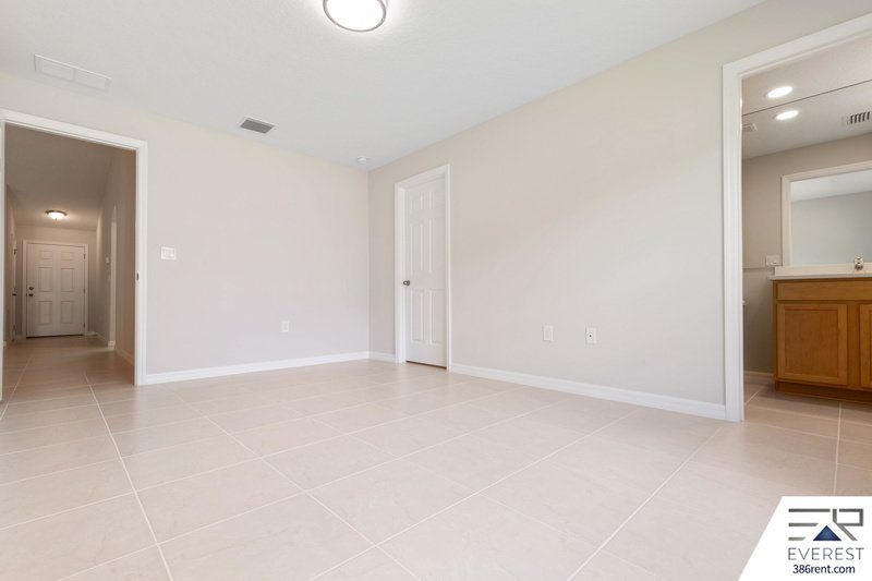 LIKE NEW 3/2/1 TOWNHOUSE ON A CUL DE SAC IN BEAUTIFUL SEMINOLE WOODS property image