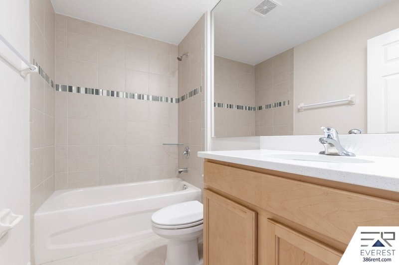 LIKE NEW 3/2/1 TOWNHOUSE ON A CUL DE SAC IN BEAUTIFUL SEMINOLE WOODS property image