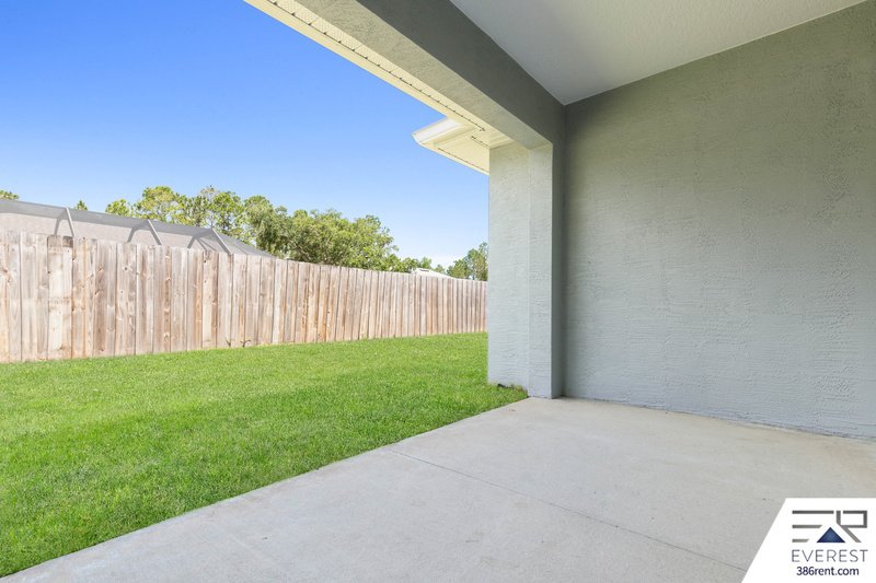 LIKE NEW 3/2/1 TOWNHOUSE ON A CUL DE SAC IN BEAUTIFUL SEMINOLE WOODS property image