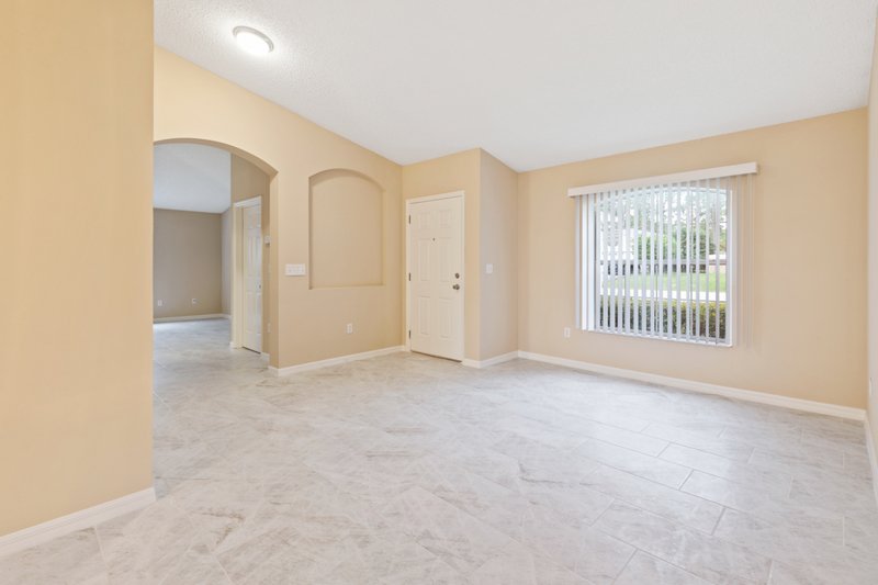 SPACIOUS, LIKE NEW 4/2/2 IN POPULAR PINE GROVE property image