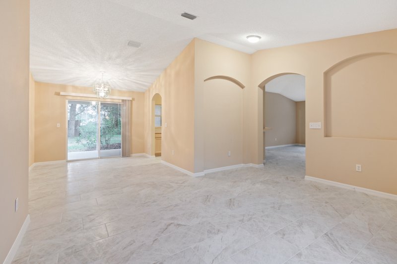 SPACIOUS, LIKE NEW 4/2/2 IN POPULAR PINE GROVE property image