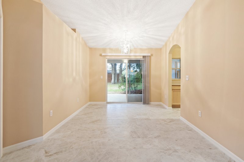 SPACIOUS, LIKE NEW 4/2/2 IN POPULAR PINE GROVE property image