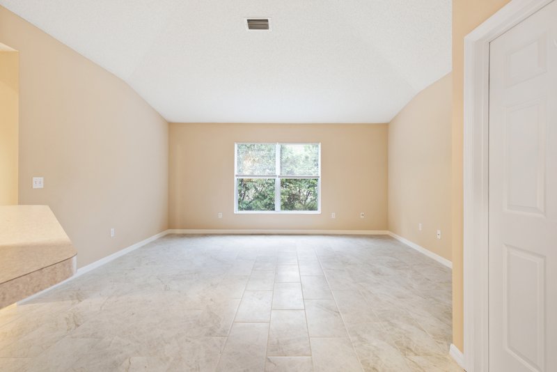 SPACIOUS, LIKE NEW 4/2/2 IN POPULAR PINE GROVE property image