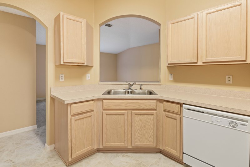 SPACIOUS, LIKE NEW 4/2/2 IN POPULAR PINE GROVE property image