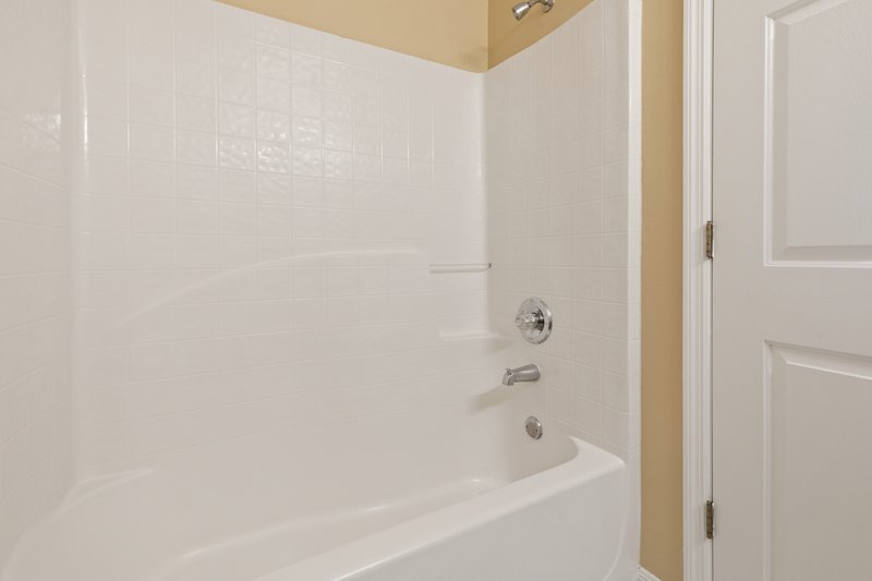 SPACIOUS, LIKE NEW 4/2/2 IN POPULAR PINE GROVE property image
