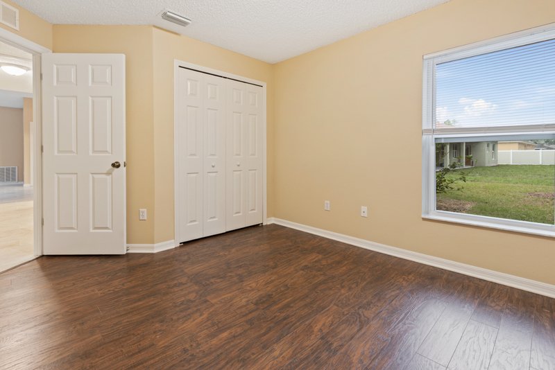 SPACIOUS, LIKE NEW 4/2/2 IN POPULAR PINE GROVE property image