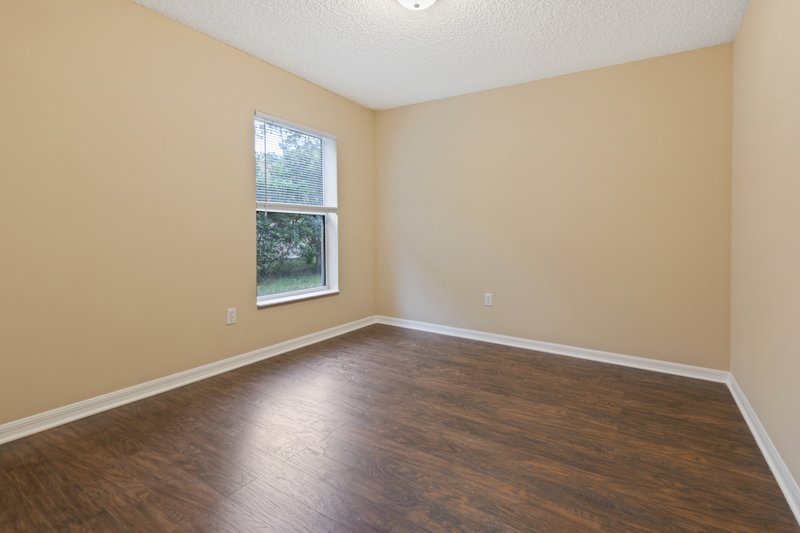 SPACIOUS, LIKE NEW 4/2/2 IN POPULAR PINE GROVE property image