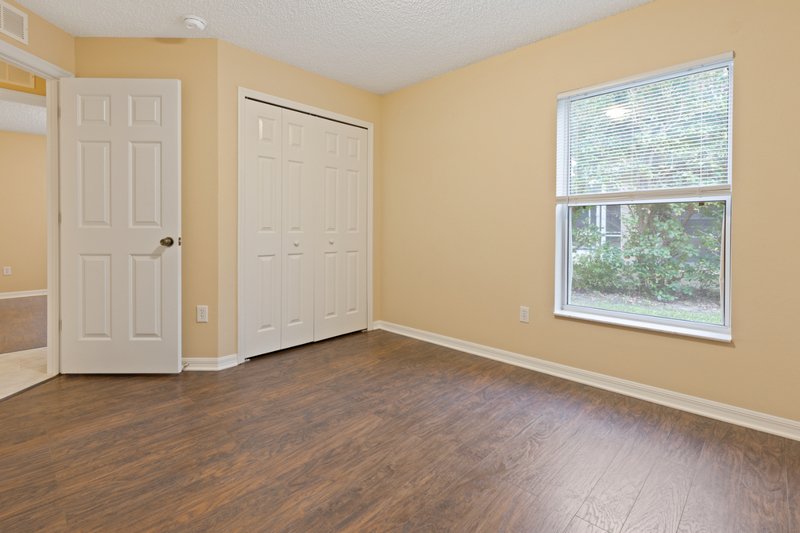 SPACIOUS, LIKE NEW 4/2/2 IN POPULAR PINE GROVE property image