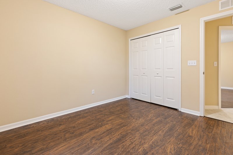 SPACIOUS, LIKE NEW 4/2/2 IN POPULAR PINE GROVE property image