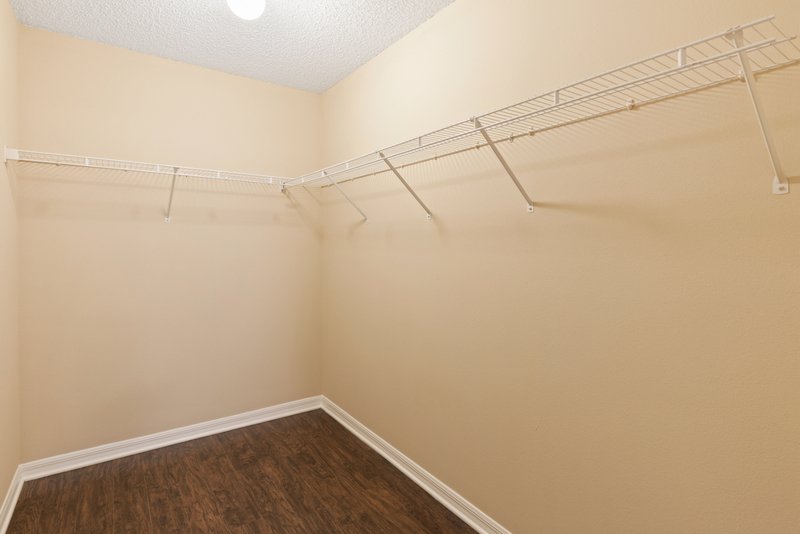 SPACIOUS, LIKE NEW 4/2/2 IN POPULAR PINE GROVE property image
