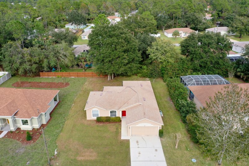 SPACIOUS, LIKE NEW 4/2/2 IN POPULAR PINE GROVE property image