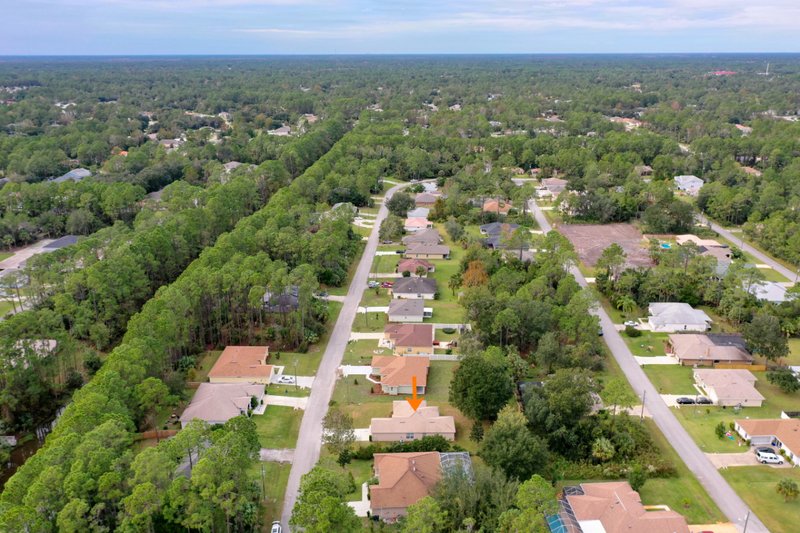 SPACIOUS, LIKE NEW 4/2/2 IN POPULAR PINE GROVE property image