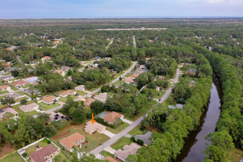 SPACIOUS, LIKE NEW 4/2/2 IN POPULAR PINE GROVE property image