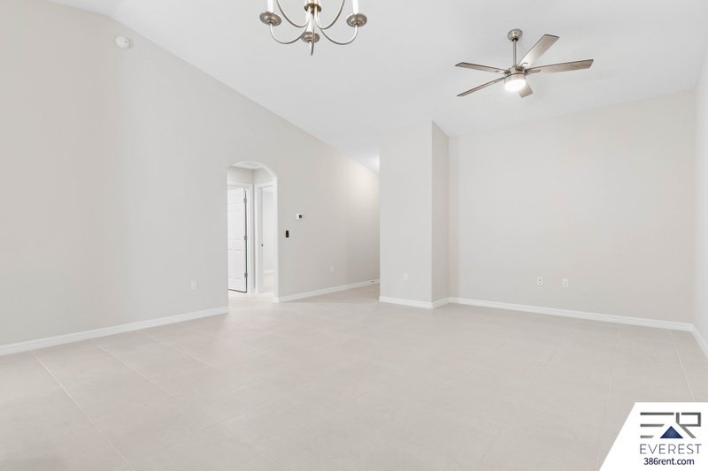 FULLY FENCED, LIKE NEW 3/2/1 TOWNHOUSE ON A CUL DE SAC IN BEAUTIFUL SEMINOLE WOODS property image