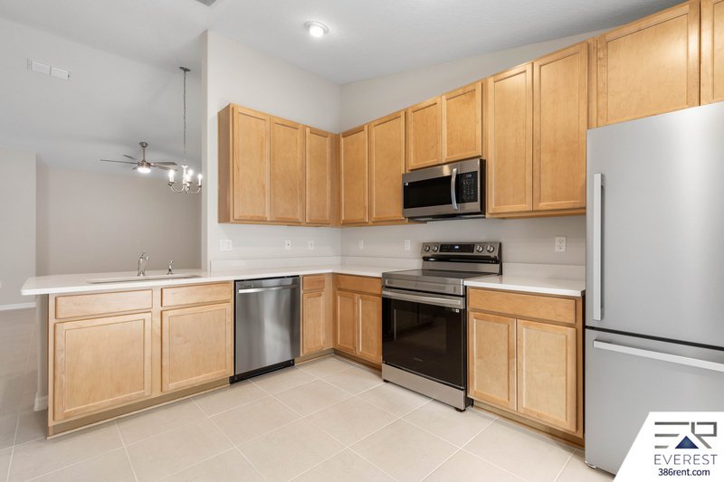 FULLY FENCED, LIKE NEW 3/2/1 TOWNHOUSE ON A CUL DE SAC IN BEAUTIFUL SEMINOLE WOODS property image