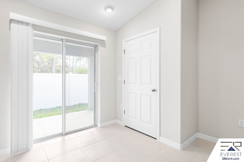 FULLY FENCED, LIKE NEW 3/2/1 TOWNHOUSE ON A CUL DE SAC IN BEAUTIFUL SEMINOLE WOODS property image