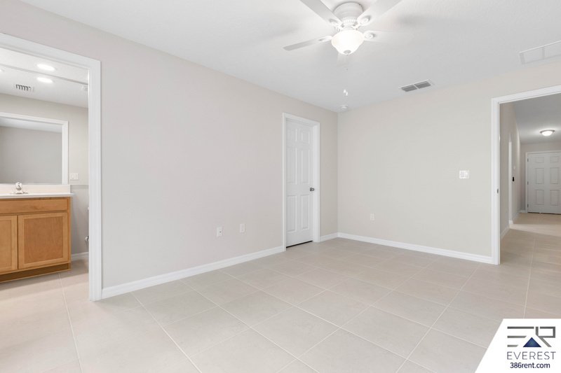FULLY FENCED, LIKE NEW 3/2/1 TOWNHOUSE ON A CUL DE SAC IN BEAUTIFUL SEMINOLE WOODS property image