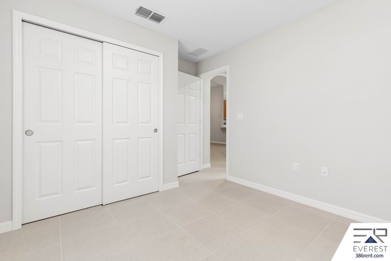 FULLY FENCED, LIKE NEW 3/2/1 TOWNHOUSE ON A CUL DE SAC IN BEAUTIFUL SEMINOLE WOODS property image