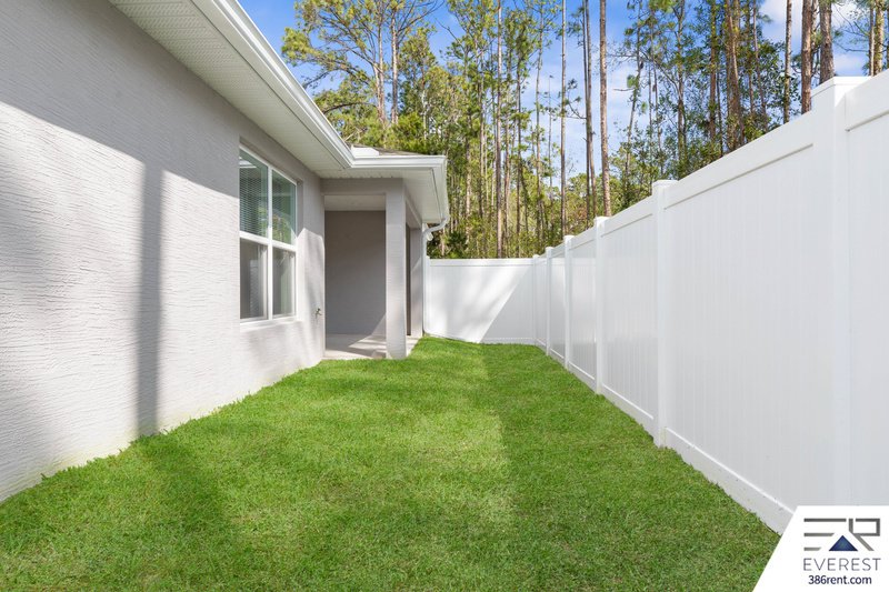 FULLY FENCED, LIKE NEW 3/2/1 TOWNHOUSE ON A CUL DE SAC IN BEAUTIFUL SEMINOLE WOODS property image