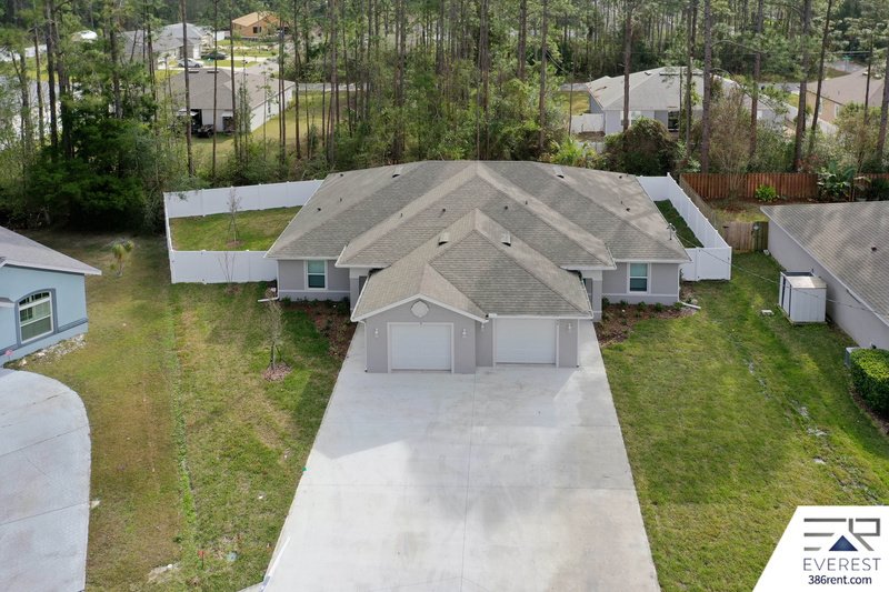 FULLY FENCED, LIKE NEW 3/2/1 TOWNHOUSE ON A CUL DE SAC IN BEAUTIFUL SEMINOLE WOODS property image