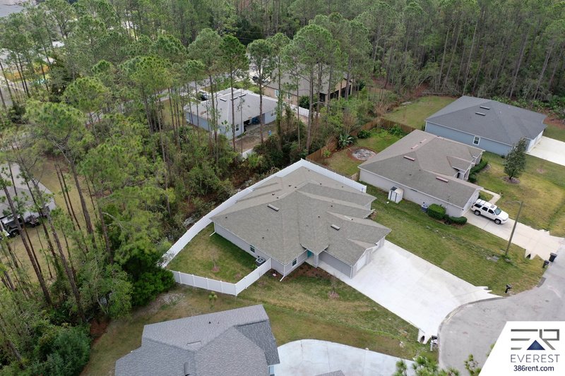 FULLY FENCED, LIKE NEW 3/2/1 TOWNHOUSE ON A CUL DE SAC IN BEAUTIFUL SEMINOLE WOODS property image