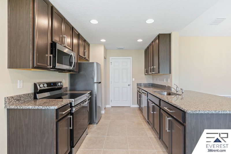 FULLY FENCED 3/2/2 IN DESIRABLE QUAIL HOLLOW property image