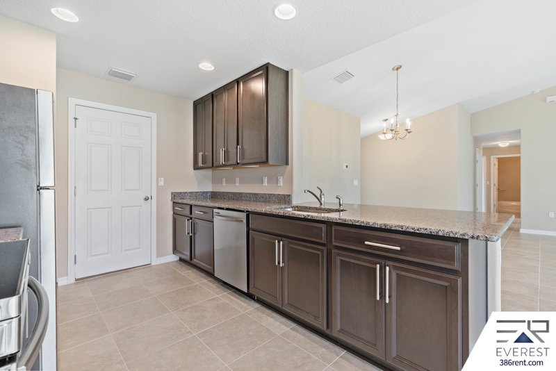 FULLY FENCED 3/2/2 IN DESIRABLE QUAIL HOLLOW property image