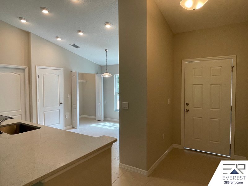 LIKE NEW 4/2/2 ON A CUL DE SAC IN BEAUTIFUL SEMINOLE WOODS property image