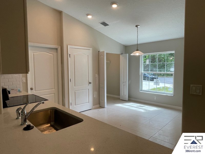 LIKE NEW 4/2/2 ON A CUL DE SAC IN BEAUTIFUL SEMINOLE WOODS property image