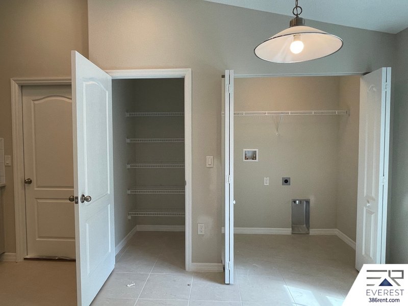 LIKE NEW 4/2/2 ON A CUL DE SAC IN BEAUTIFUL SEMINOLE WOODS property image
