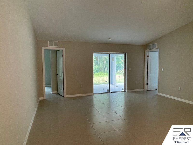 LIKE NEW 4/2/2 ON A CUL DE SAC IN BEAUTIFUL SEMINOLE WOODS property image