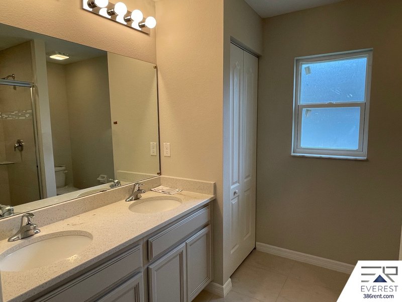 LIKE NEW 4/2/2 ON A CUL DE SAC IN BEAUTIFUL SEMINOLE WOODS property image
