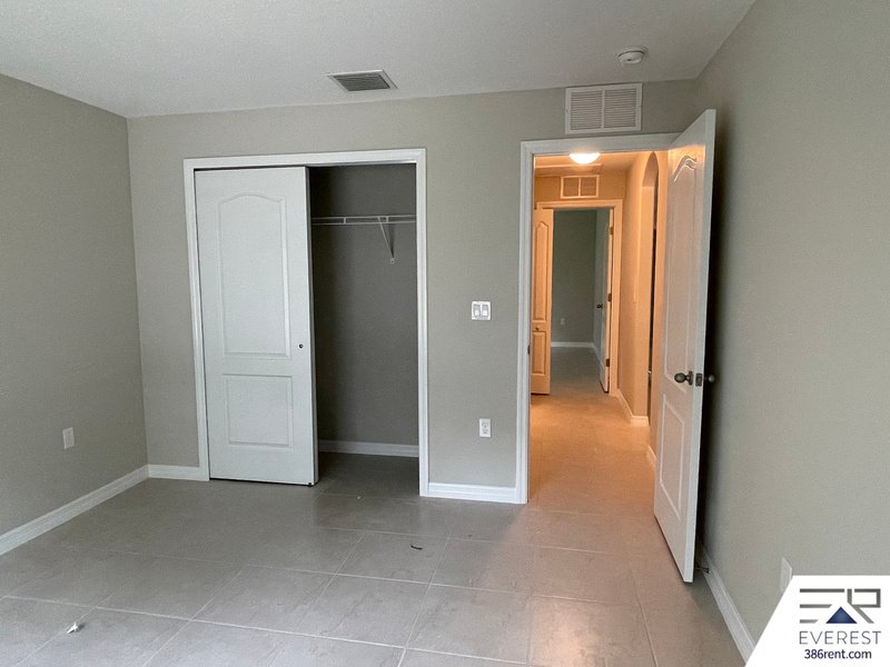 LIKE NEW 4/2/2 ON A CUL DE SAC IN BEAUTIFUL SEMINOLE WOODS property image