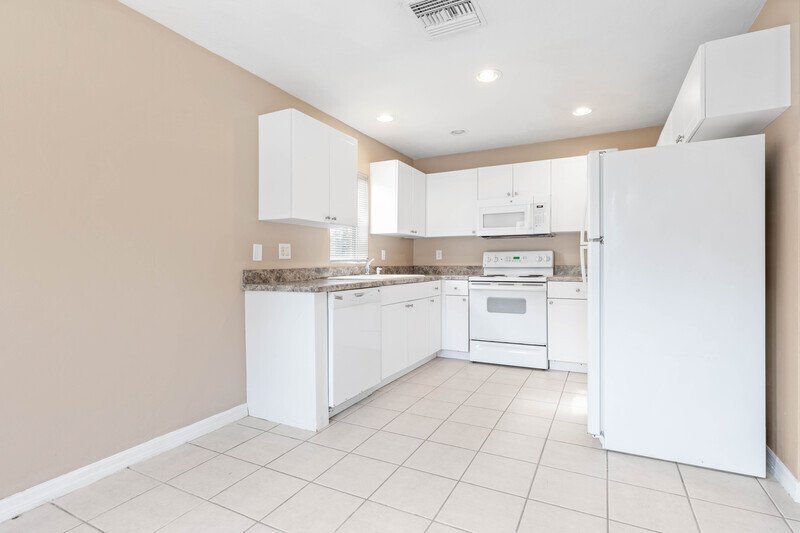 FULLY FENCED 3/2/2 IN FAMOUS DAYTONA BEACH property image