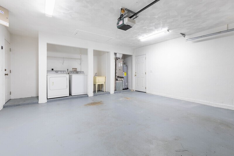 FULLY FENCED 3/2/2 IN FAMOUS DAYTONA BEACH property image