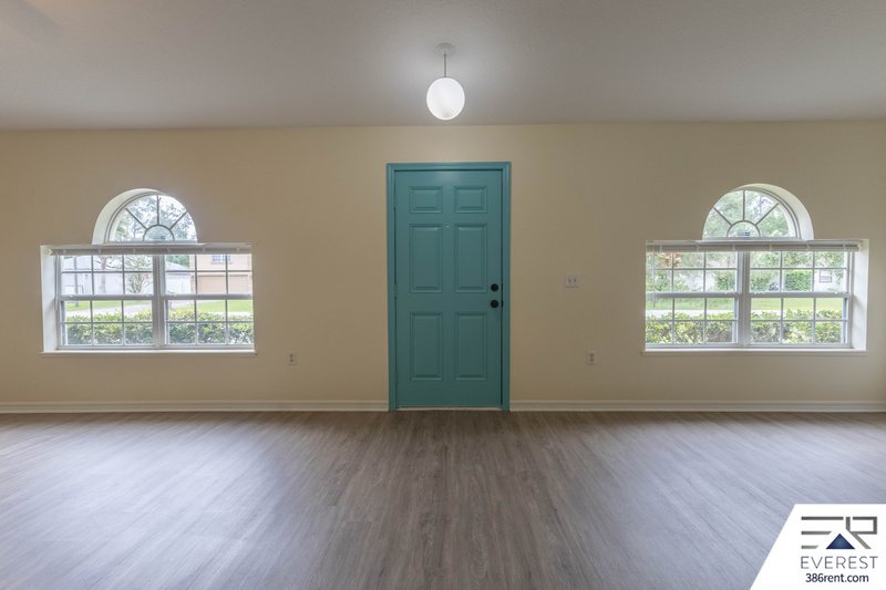FULLY FENCED 4/2/2 IN DESIRABLE SEMINOLE WOODS property image
