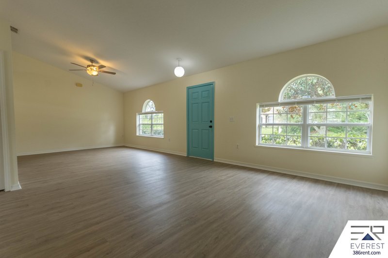 FULLY FENCED 4/2/2 IN DESIRABLE SEMINOLE WOODS property image
