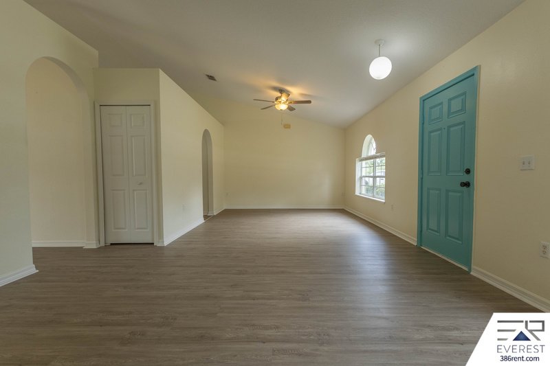 FULLY FENCED 4/2/2 IN DESIRABLE SEMINOLE WOODS property image