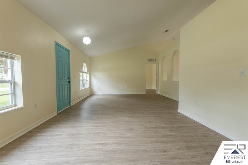 FULLY FENCED 4/2/2 IN DESIRABLE SEMINOLE WOODS property image
