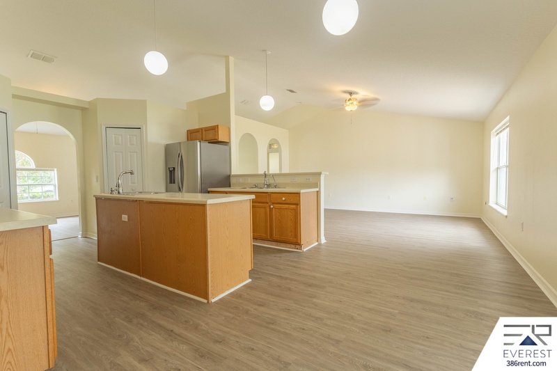 FULLY FENCED 4/2/2 IN DESIRABLE SEMINOLE WOODS property image